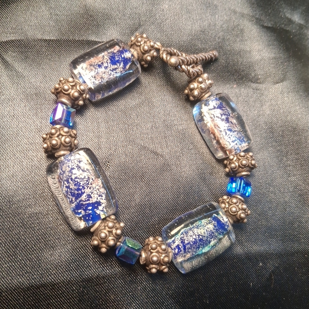 P23. VINTAGE 925 Sterling Silver Blue Dichoric Glass Art Beads Bracelet 6.5"-7"